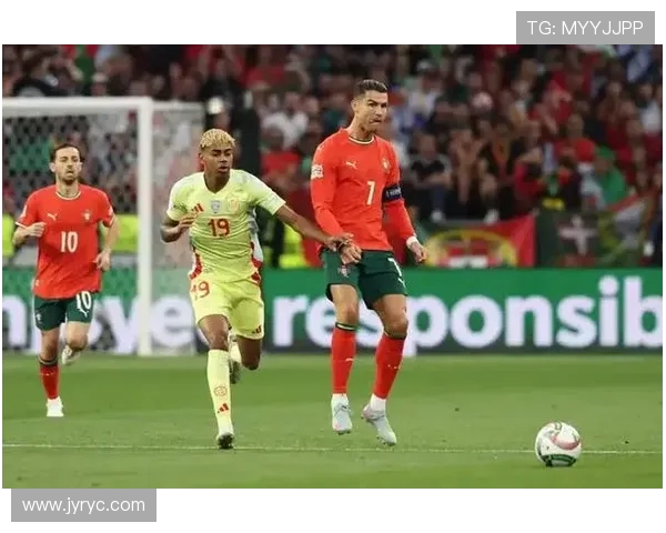 德拉富恩特称亚马尔有潜力成足球传奇 并将金球奖投给西班牙球员